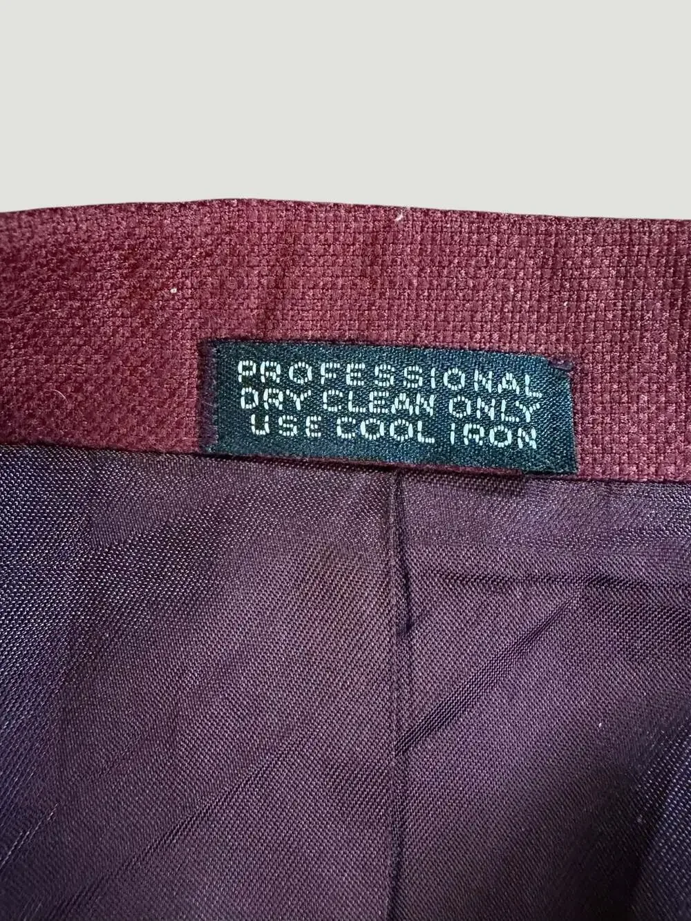 Vintage Jack Kahn Men's Burgundy Hopsack Blazer with Gold Buttons